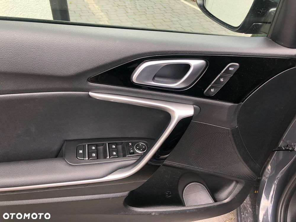 Kia Ceed 1.6 GDI DCT OPF Platinum Edition - 11