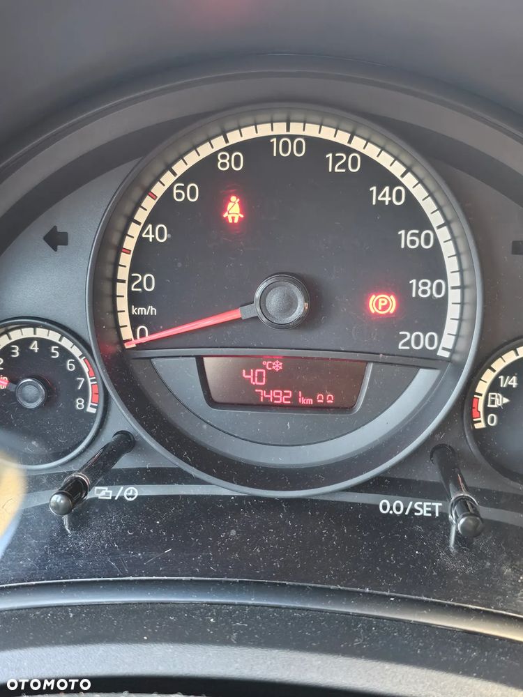 Volkswagen up! 1.0 take - 5