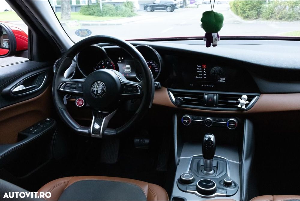 Alfa Romeo Giulia 2.0 Turbo 16V AT8 Veloce - 11
