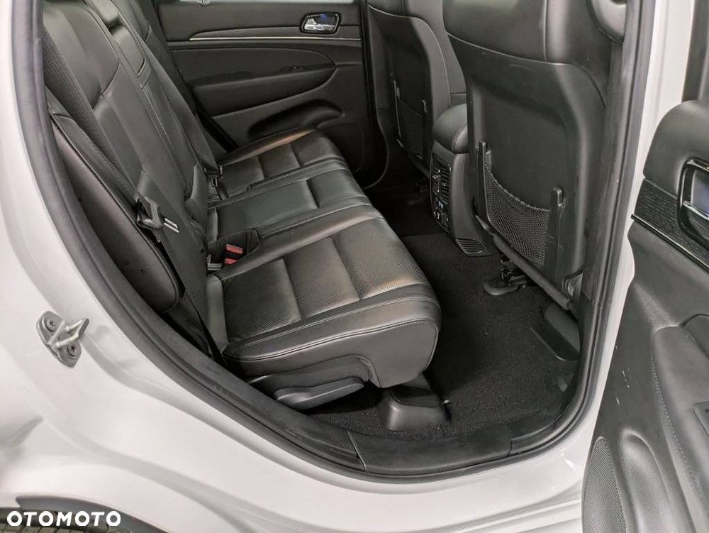 Jeep Grand Cherokee - 26