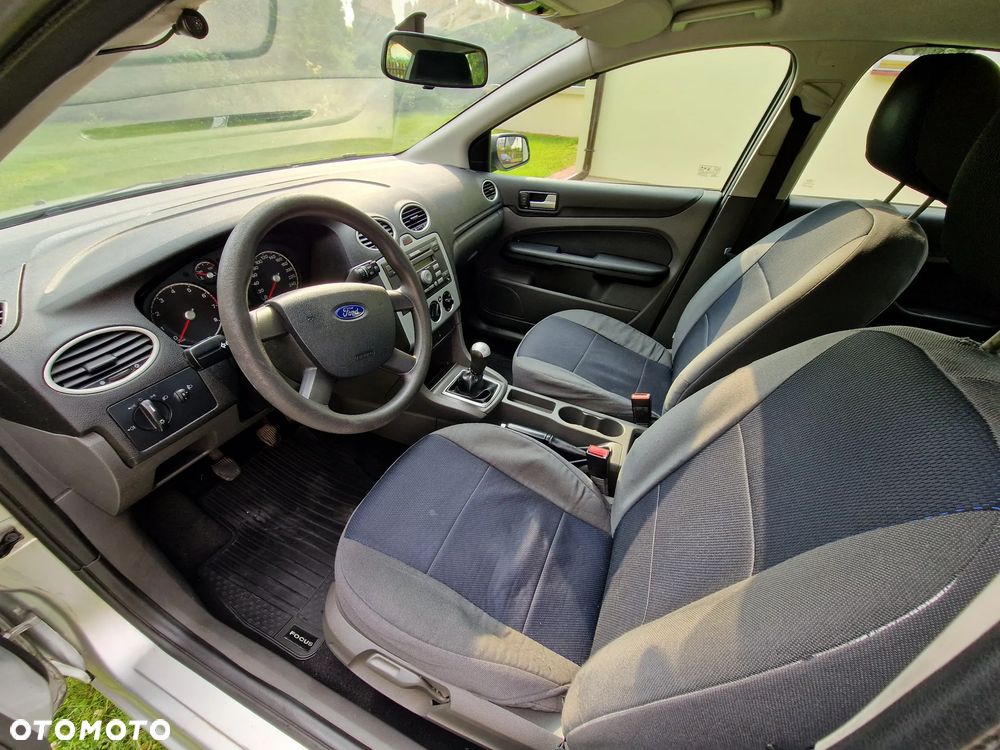 Ford Focus 1.6 Ambiente - 21