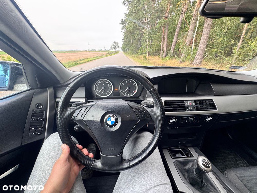 BMW Seria 5 520i - 15