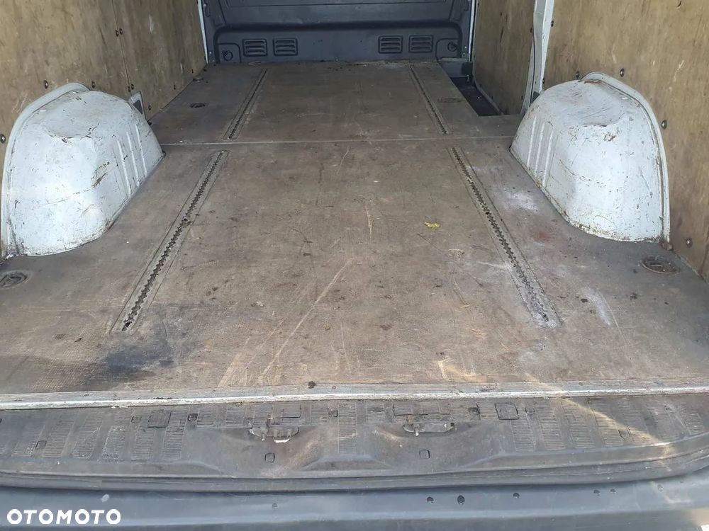 Mercedes-Benz Sprinter - 9