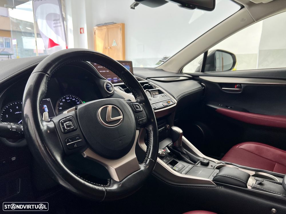 Lexus NX 300h Business - 40