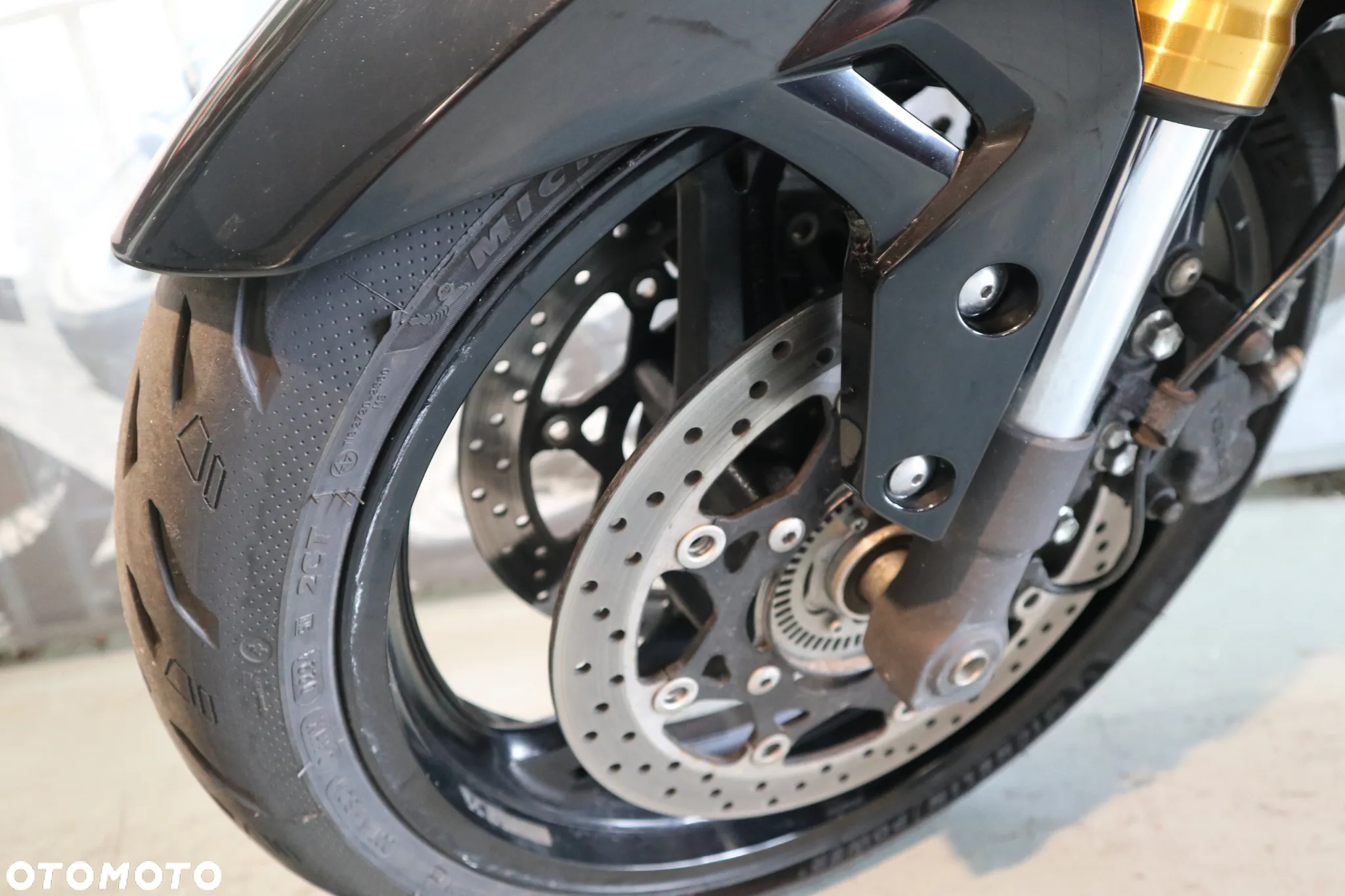 Suzuki GSR - 5