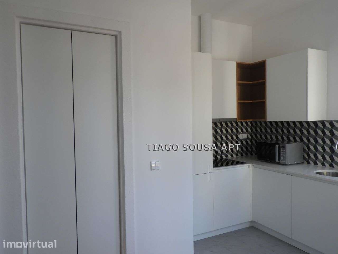 Apartamento T1 equipado junto à estação de metro do Marquês - Grande imagem: 2/24