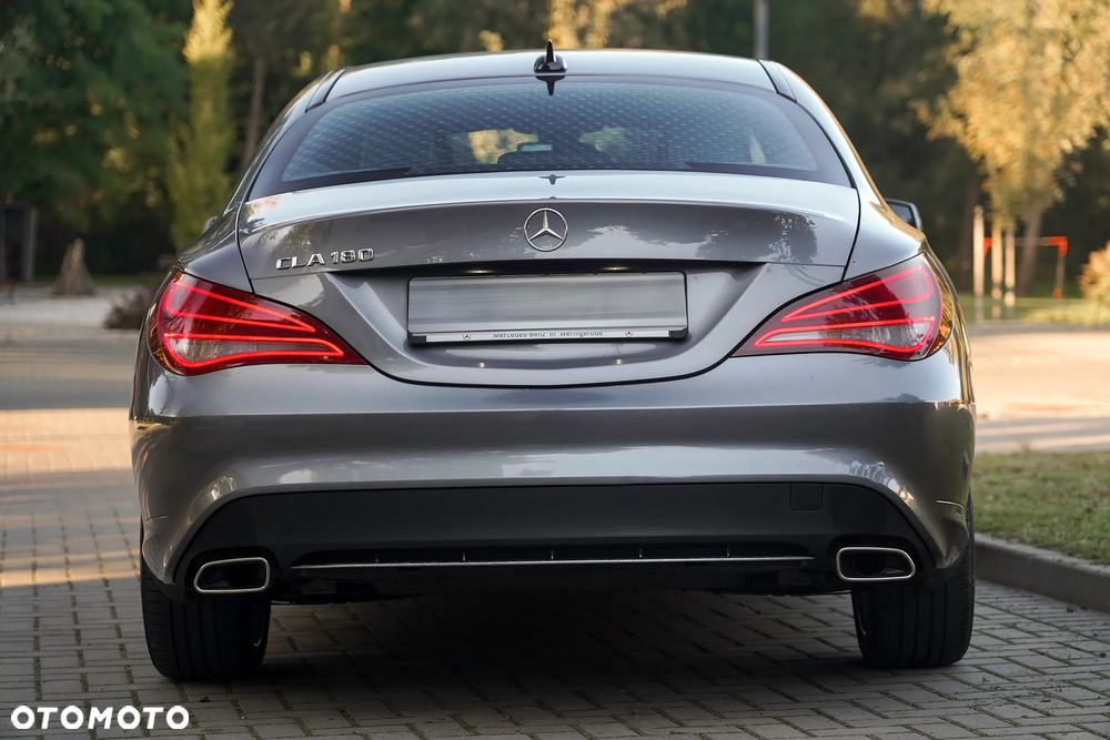 Mercedes-Benz CLA 180 AMG Line - 4