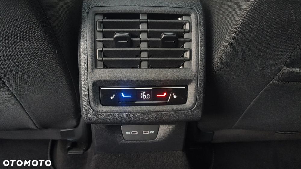 Volkswagen Golf - 8