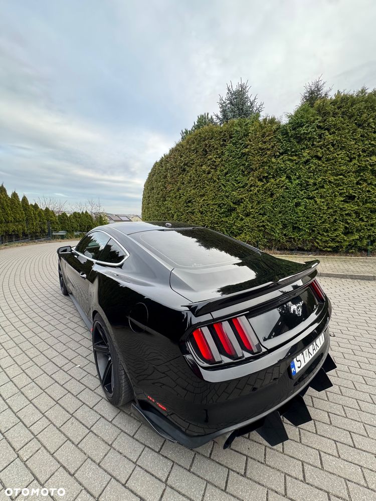 Ford Mustang - 4
