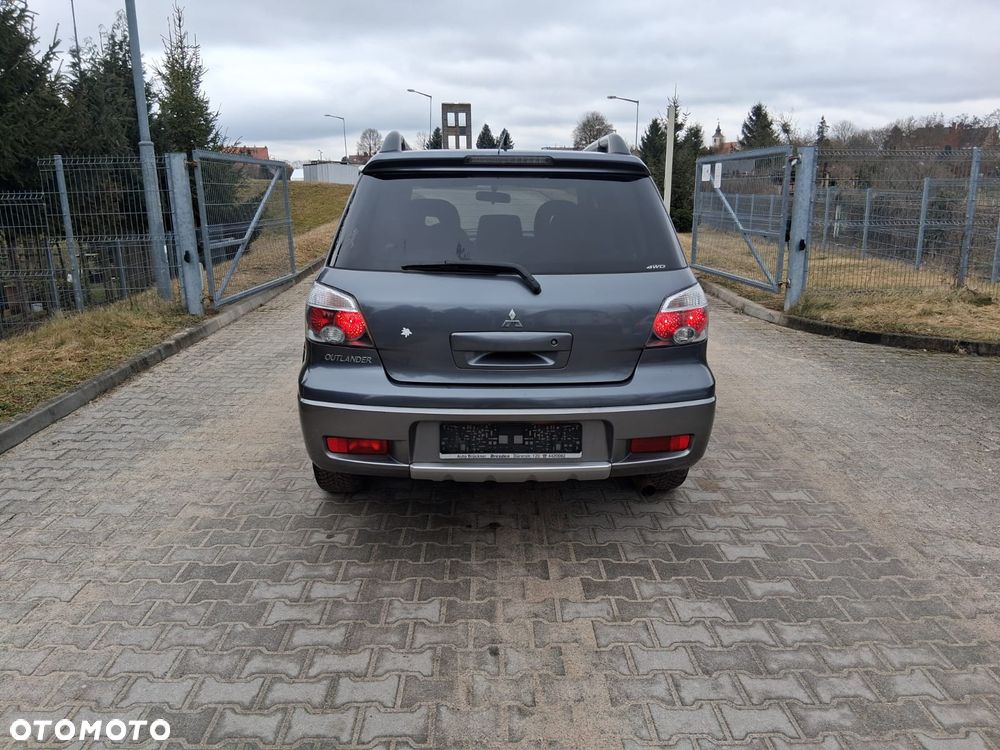 Mitsubishi Outlander 2.4 4WD Intense - 9