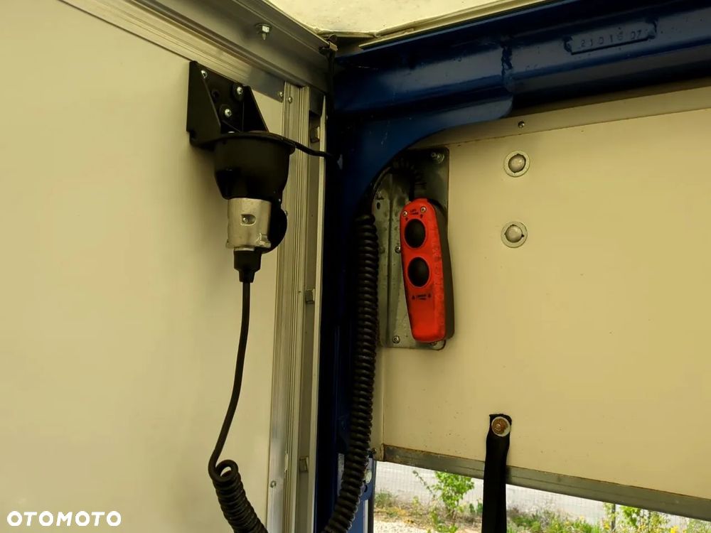 Iveco DAILY CAISSE 7T2 - 17