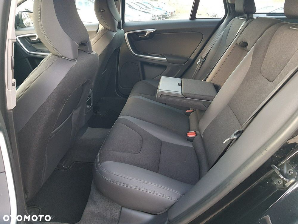 Volvo V60 D4 Momentum - 11