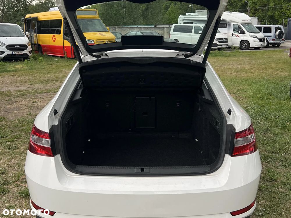 Skoda Superb 1.6 TDI Ambition - 11