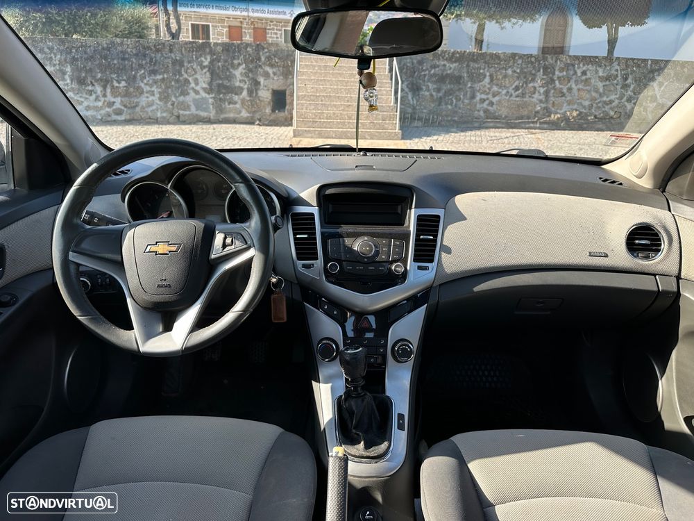 Chevrolet Cruze 1.6 LS - 24
