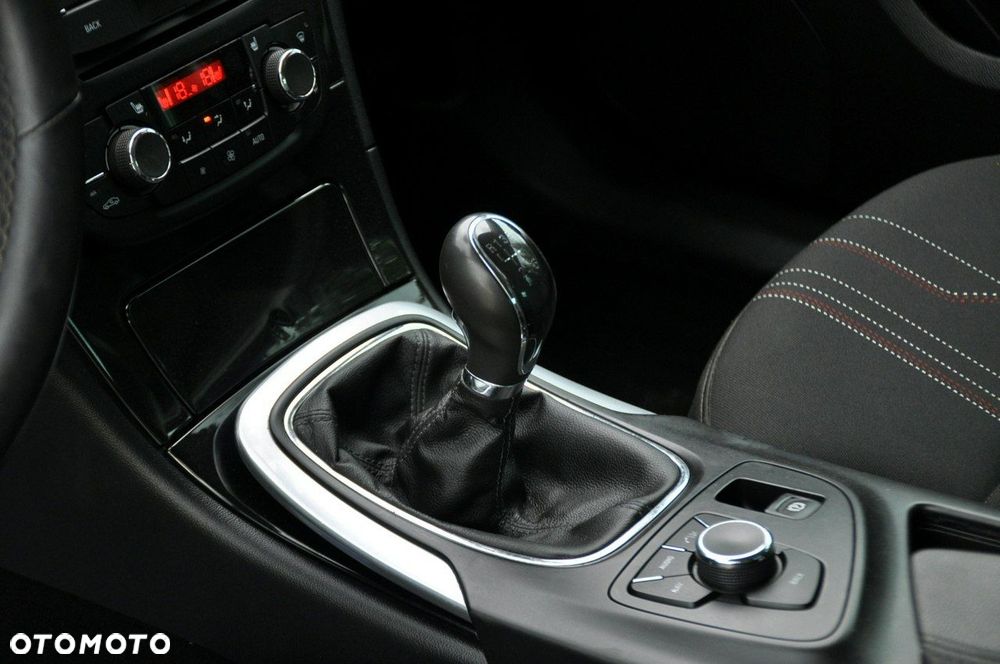 Opel Insignia - 35