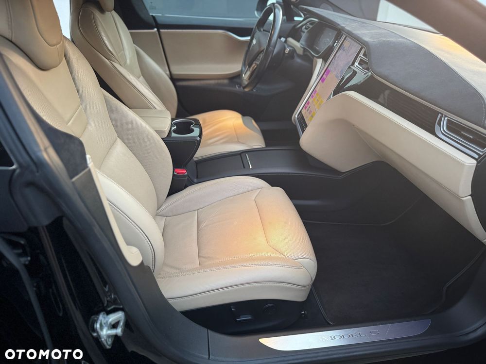 Tesla Model S - 35