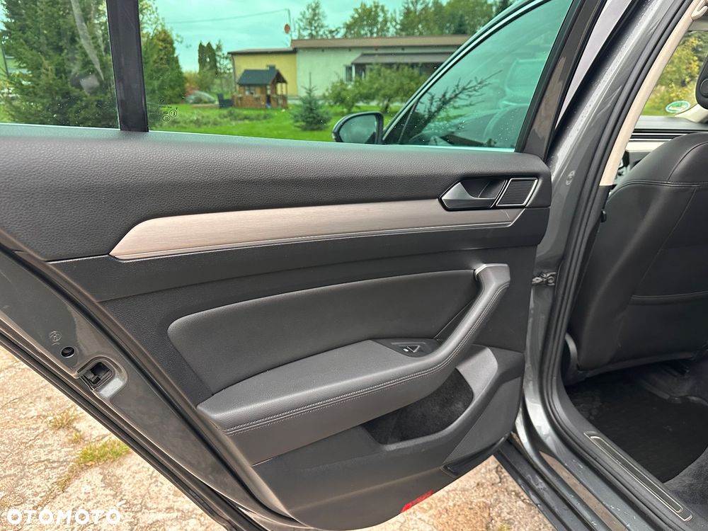 Volkswagen Passat - 26