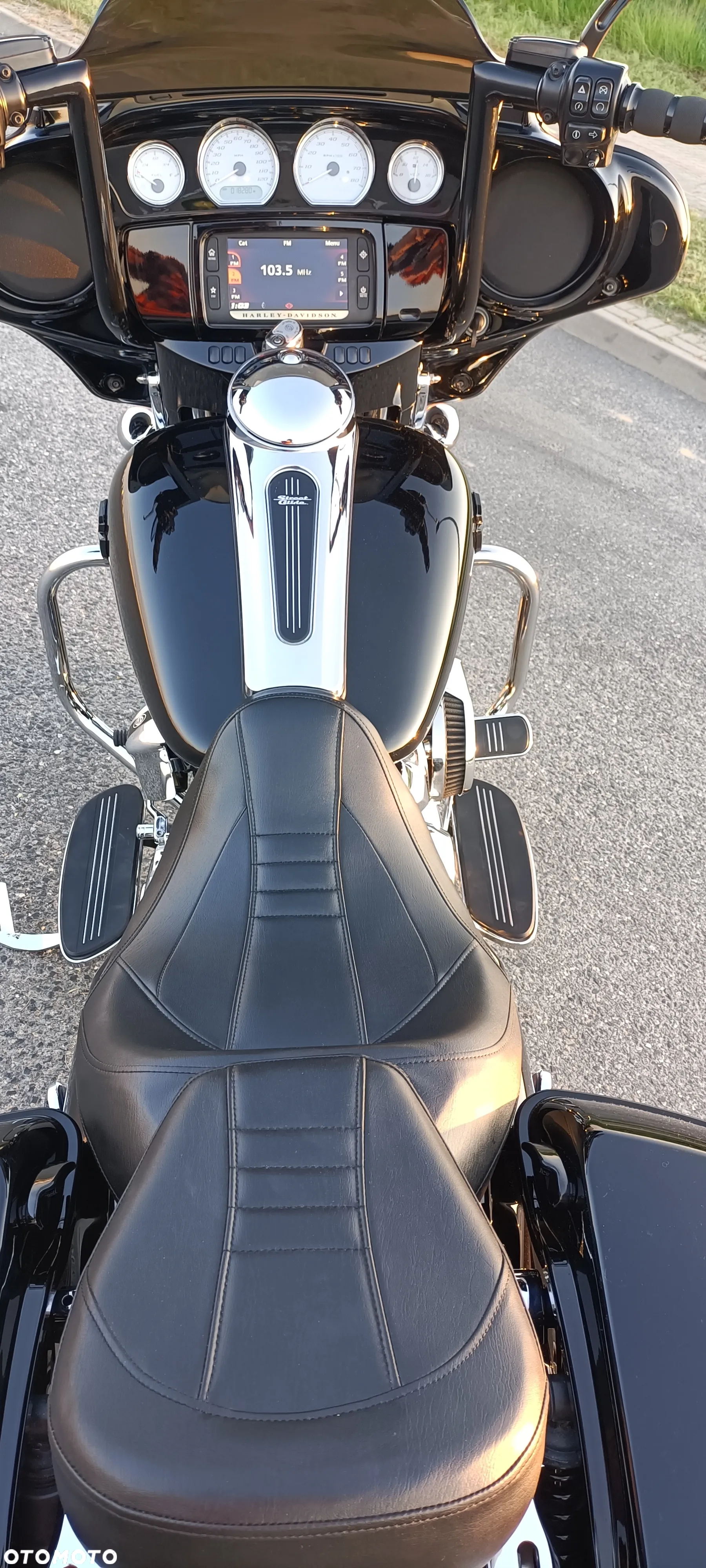 Harley-Davidson Touring Street Glide - 11