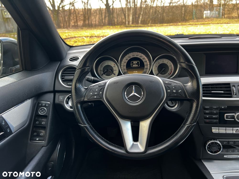 Mercedes-Benz Klasa C 180 CGI BlueEFFICIENCY Avantgarde - 14