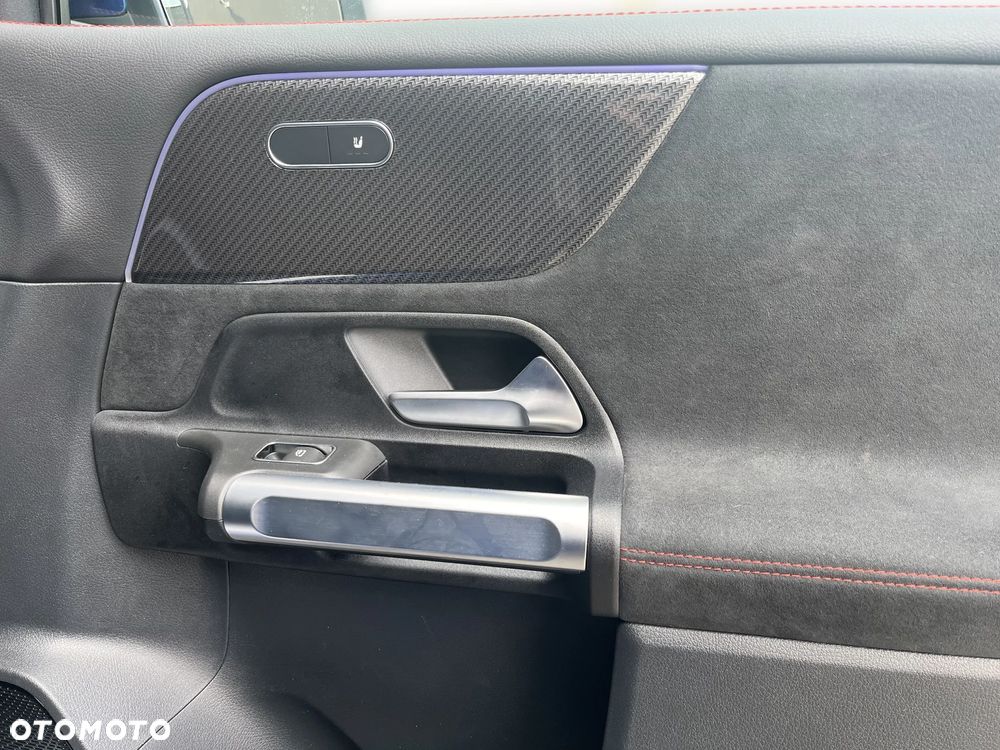 Mercedes-Benz GLB - 19