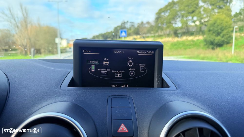 Audi A1 Sportback 1.6 TDi S-line S tronic - 19