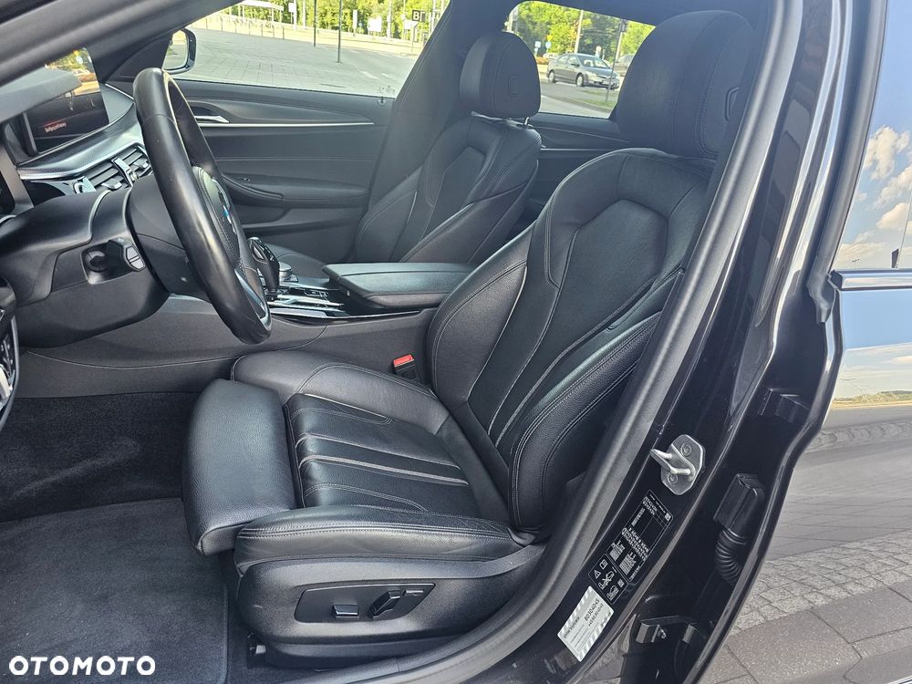 BMW Seria 5 520d xDrive M Sport Edition - 12