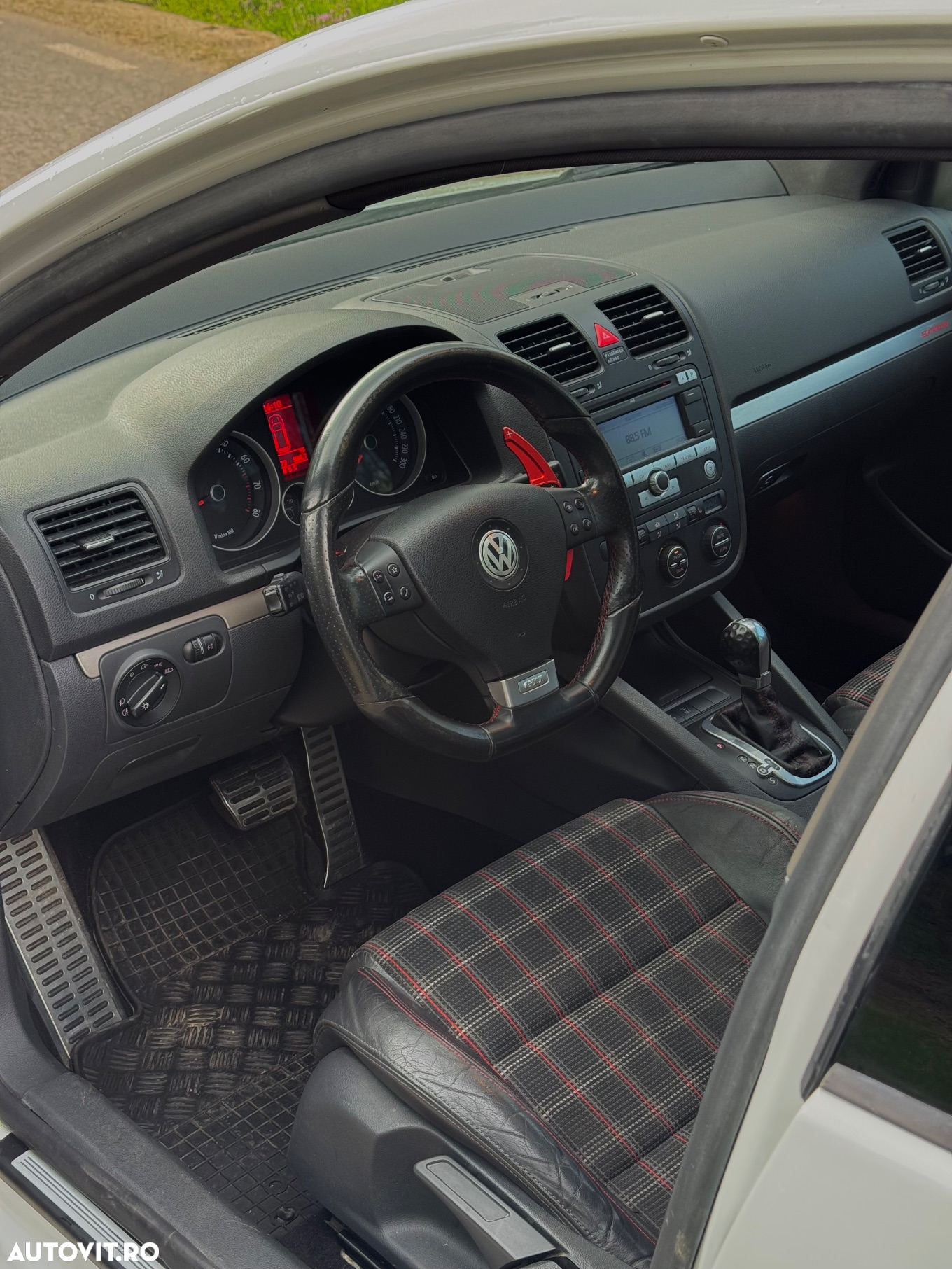 Volkswagen Golf 2.0 FSI DSG GTI 30 Edition - 5