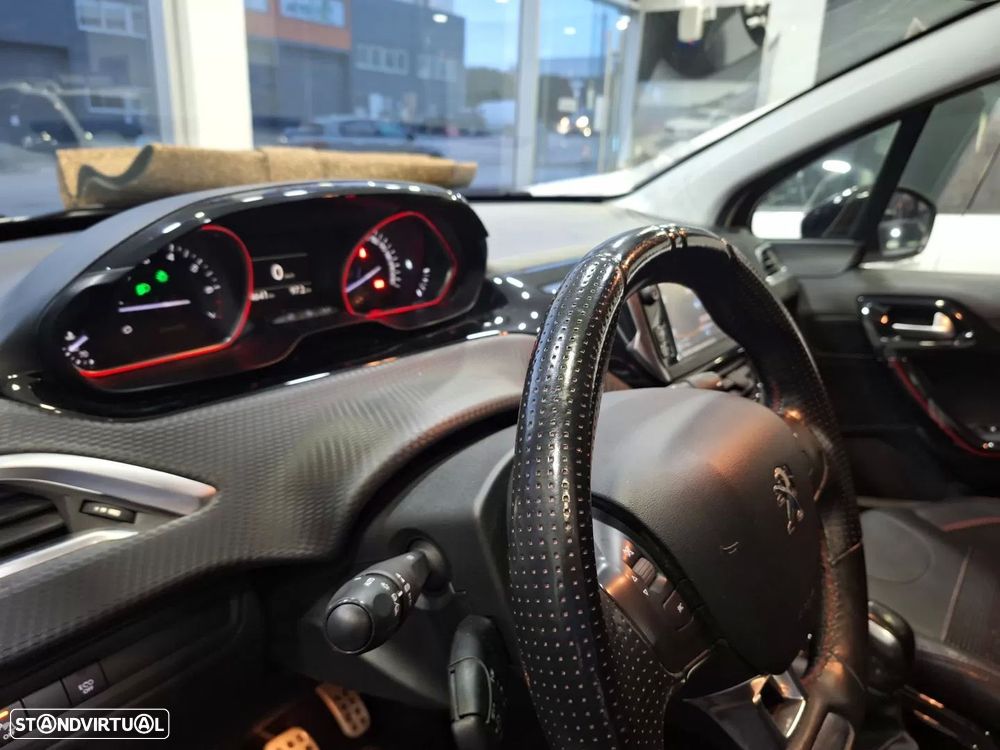 Peugeot 2008 1.2 PureTech GT Line - 12