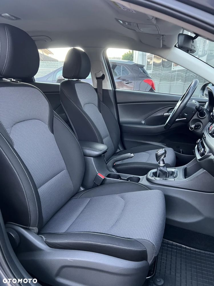 Hyundai i30 1.5 DPI Classic + - 7