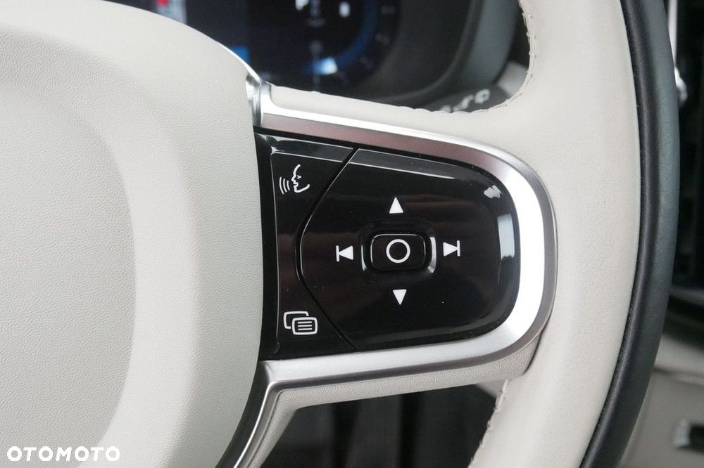 Volvo XC 60 B5 B AWD Plus Bright - 28