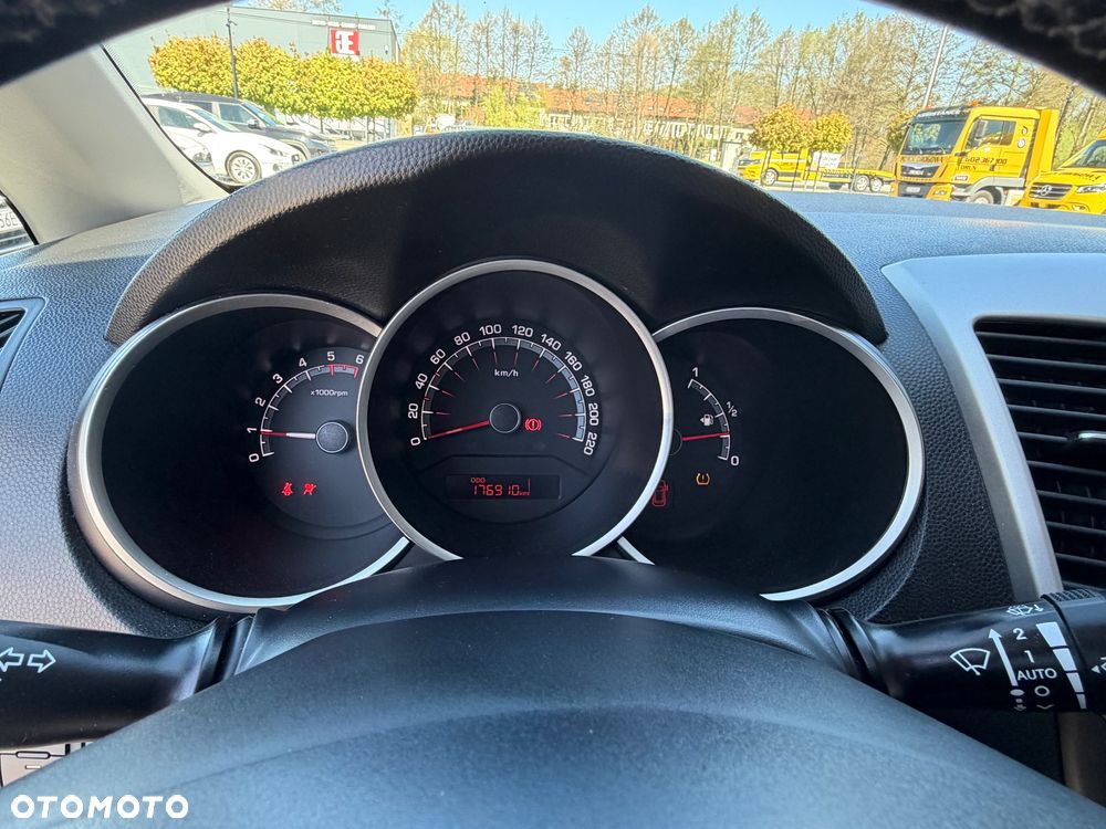 Kia Venga 1.6 CRDi 128 Business Line - 9