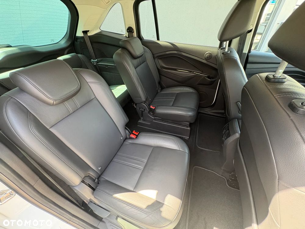 Ford Grand C-MAX - 11