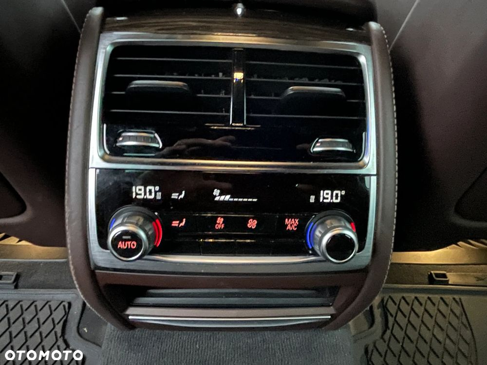 BMW Seria 7 740d xDrive - 23