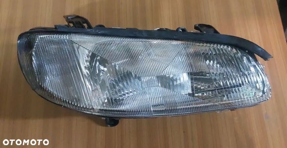 Reflektor prawy pasuje do Opel Omega 1994r - 1