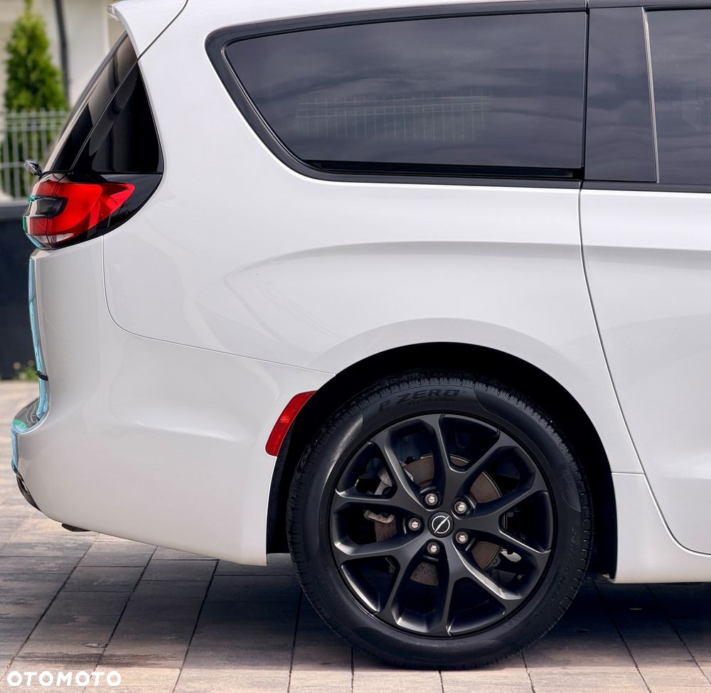 Chrysler Pacifica - 13