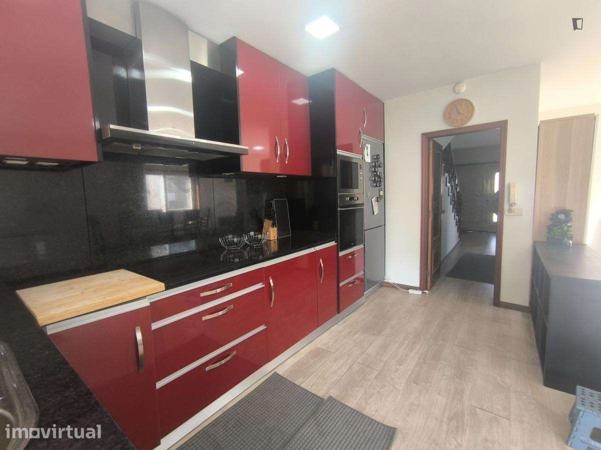 Quarto - localizado em Maia - Grande imagem: 4/8