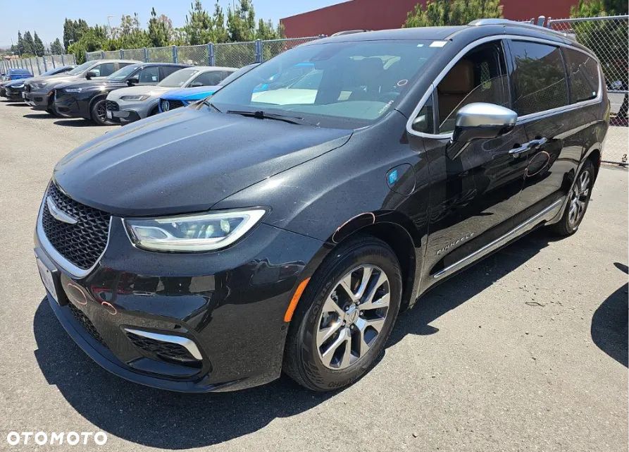 Chrysler Pacifica - 1