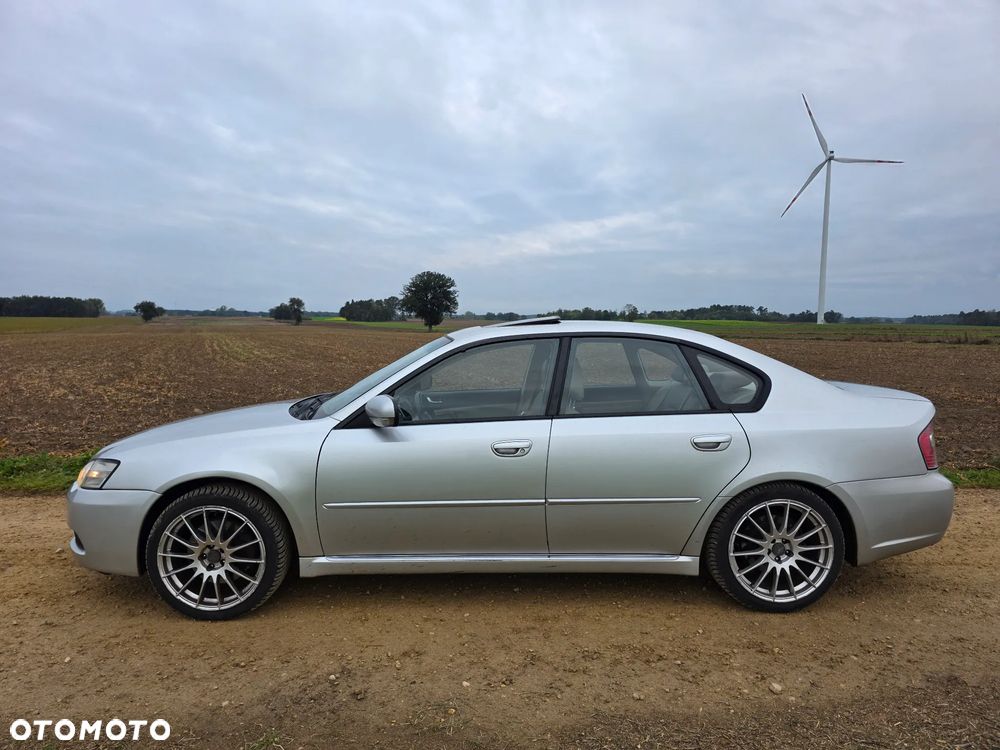 Subaru Legacy 2004 photo 2