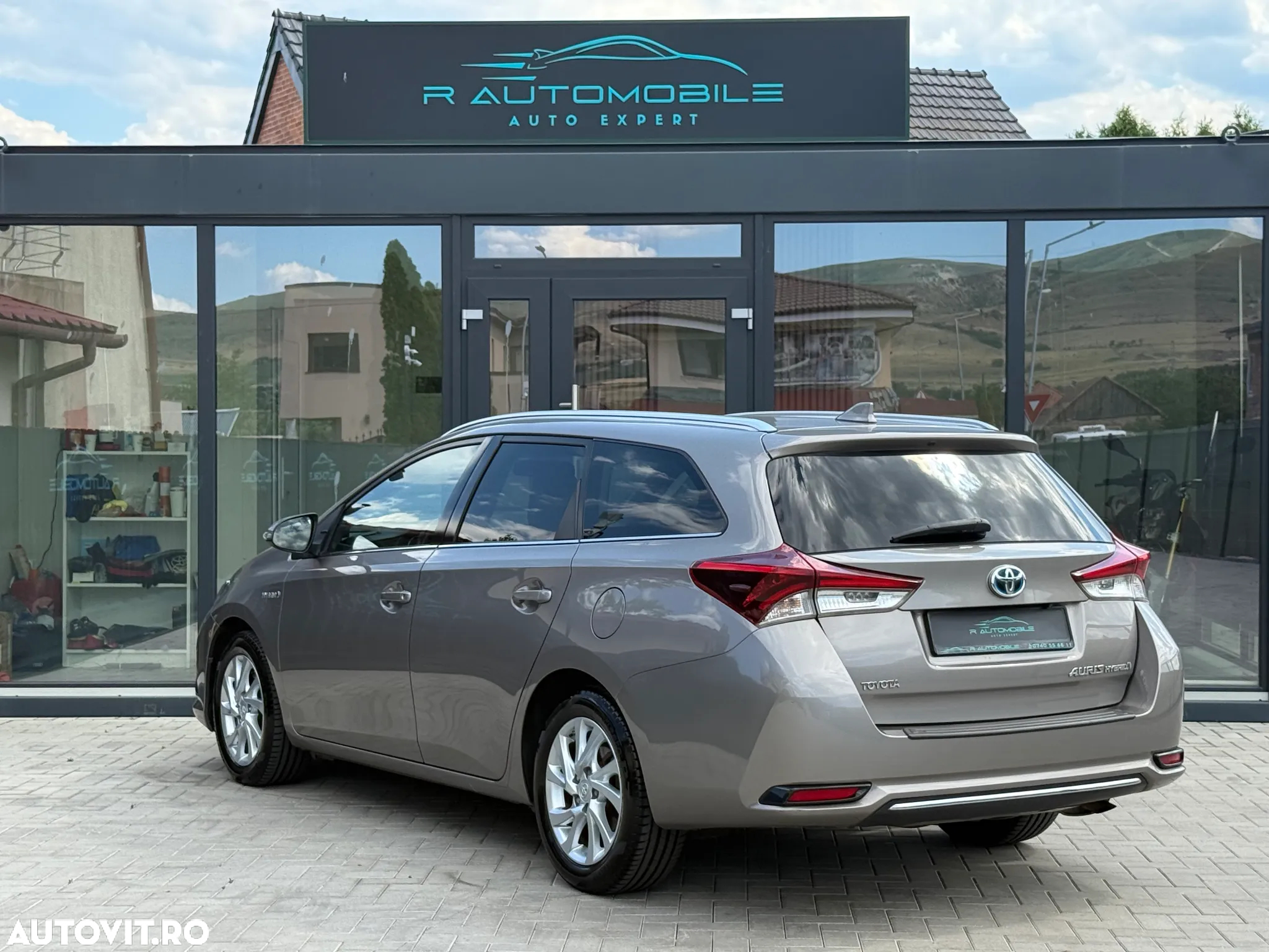 Toyota Auris 1.8 VVT-i Hybrid Automatik Touring Sports Design Edition - 6