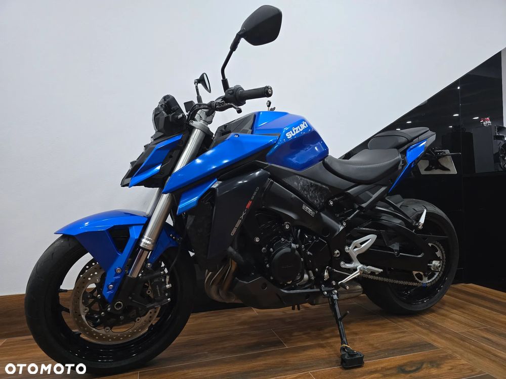 Suzuki GSX - 10