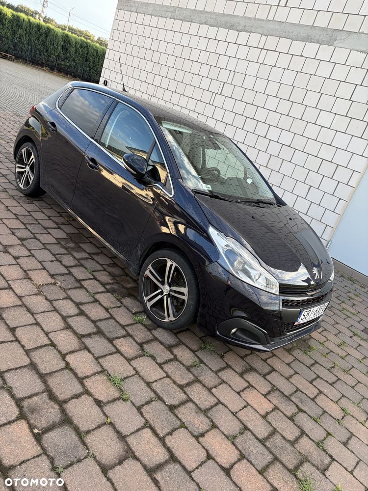 Peugeot 208 - 8