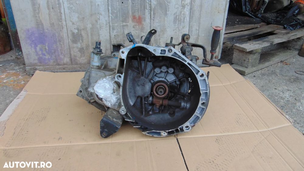 Cutie viteze 5 trepte COD M Hyundai i 10 an 2010 1.1 b - 7