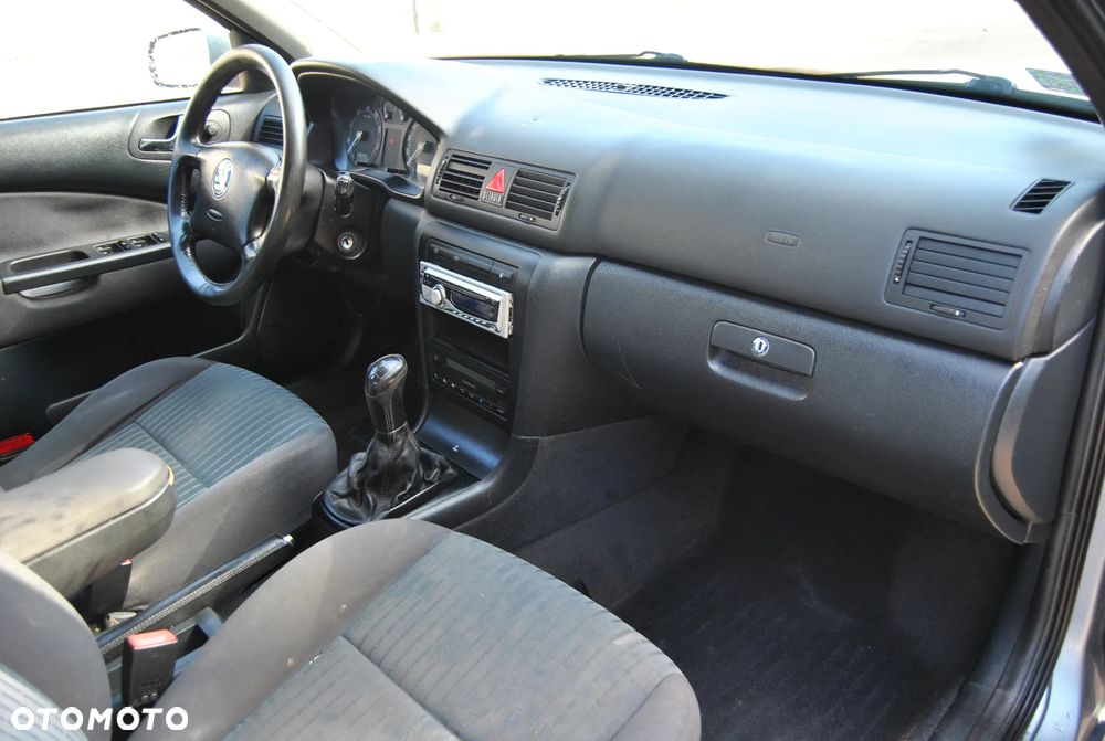 Skoda Octavia 1.6 Combi Ambiente - 7