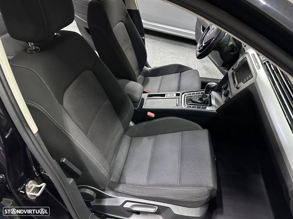 VW Passat Variant 2.0 TDi Confortline DSG - 35