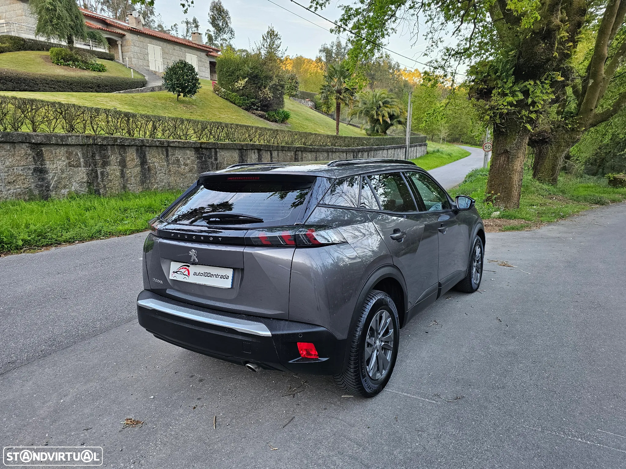 Peugeot 2008 - 8