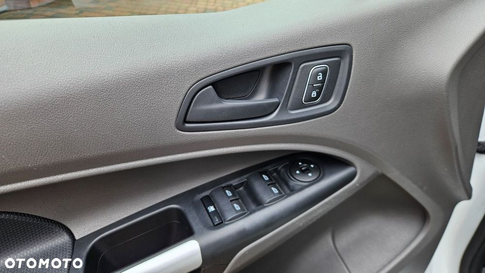 Ford Tourneo Connect - 14