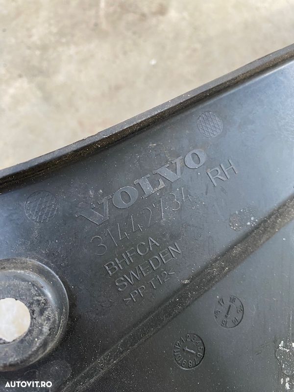 Ornament trager dreapta Volvo XC90 2015-2022 31442734 - 3