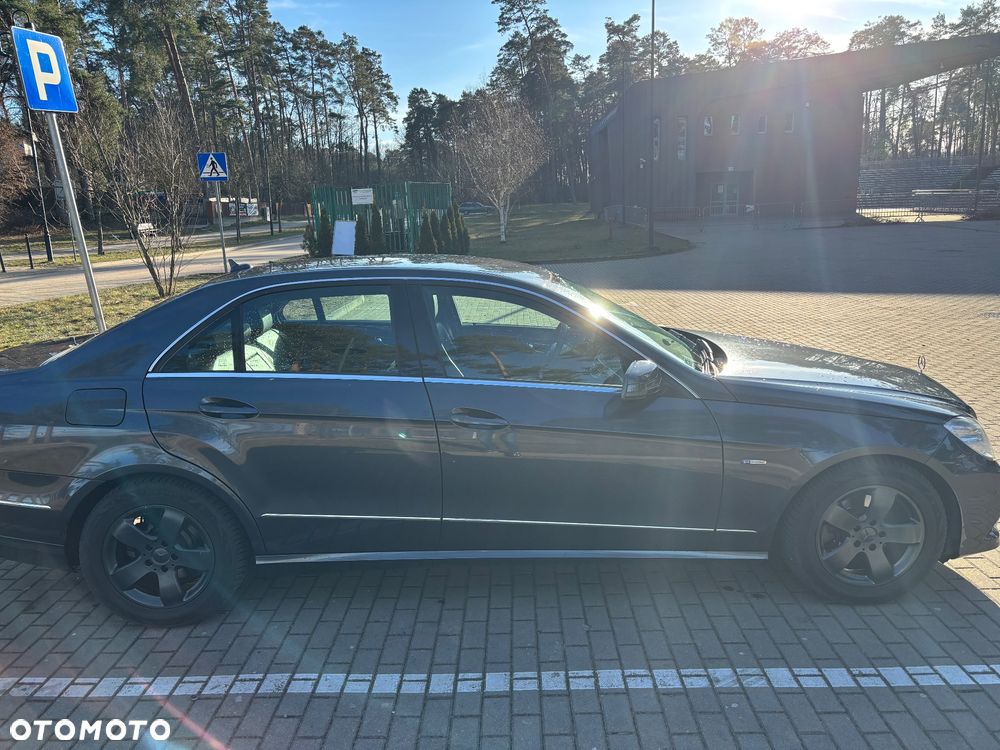 Mercedes-Benz Klasa E 200 CGI BlueEffICIENCY Avantgarde - 4