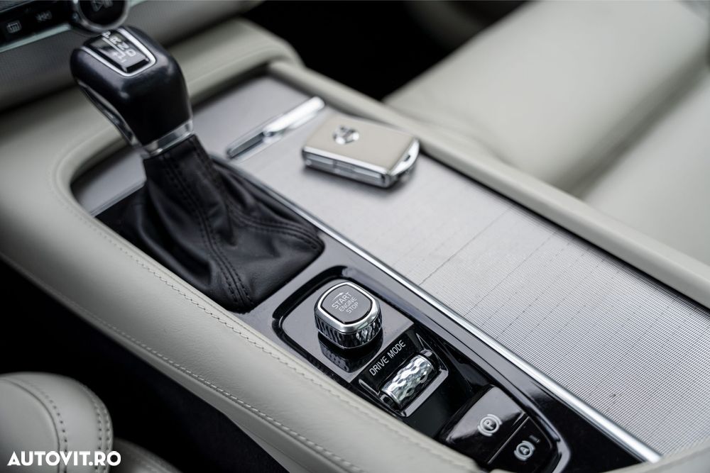 Volvo XC 90 D5 AWD Geartronic Inscription - 24