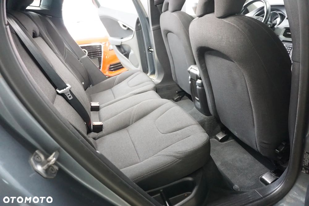 Volvo V40 D2 Kinetic - 23